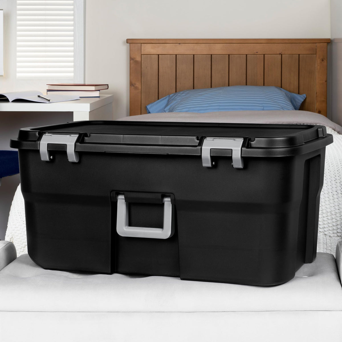 Wheeled Utility Container with Lid 22 Gallon L956554